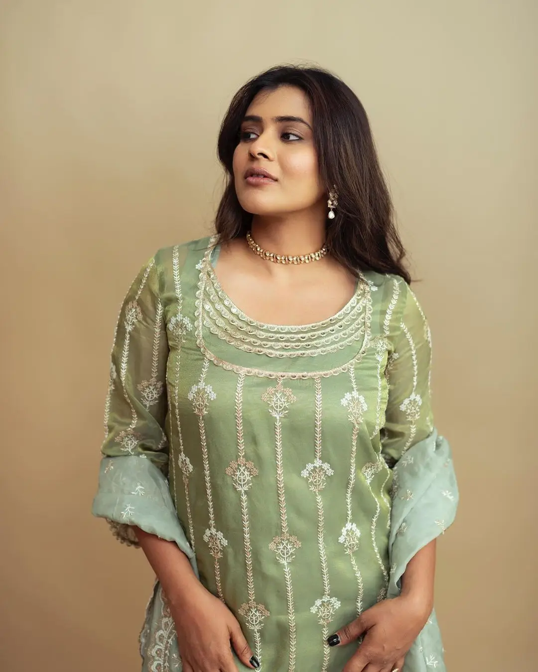 SOUTH INDIAN ACTRESS HEBAH PATEL STILLS IN GREEN GOWN 2